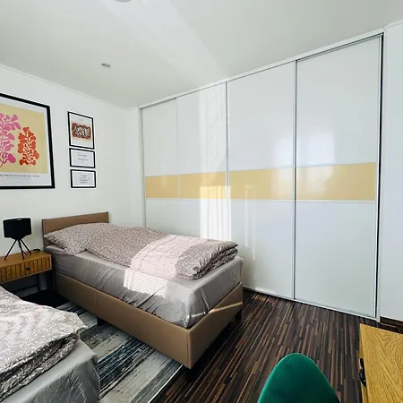 Moderny 2-spalnovy Twins White S Balkonom Michalovce