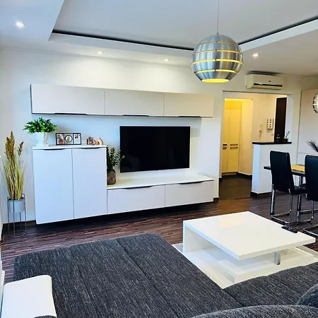 Moderny 2-spalnovy Twins White S Balkonom Apartmán *