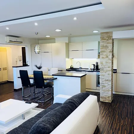 Moderny 2-spalnovy Twins White S Balkonom Apartmán