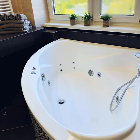 Moderny 2-spalnovy Twins White S Balkonom