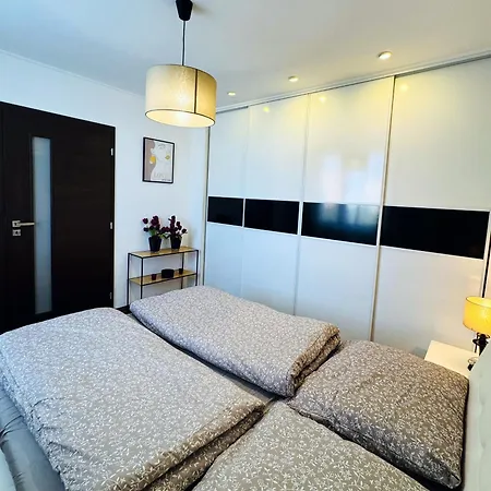 Moderny 2-spalnovy Twins White S Balkonom