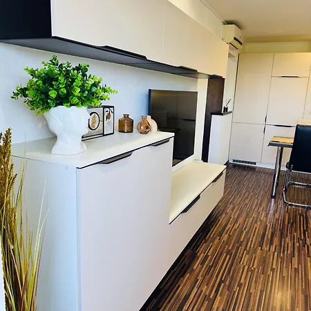 Moderny 2-spalnovy Twins White S Balkonom Apartmán Michalovce