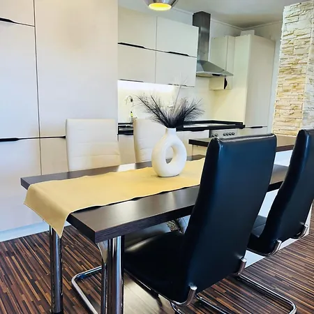 Moderny 2-spalnovy Twins White S Balkonom