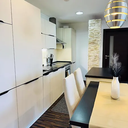 Apartment Moderny 2-spalnovy Twins White S Balkonom *