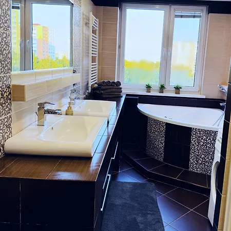 Moderny 2-spalnovy Twins White S Balkonom Michalovce