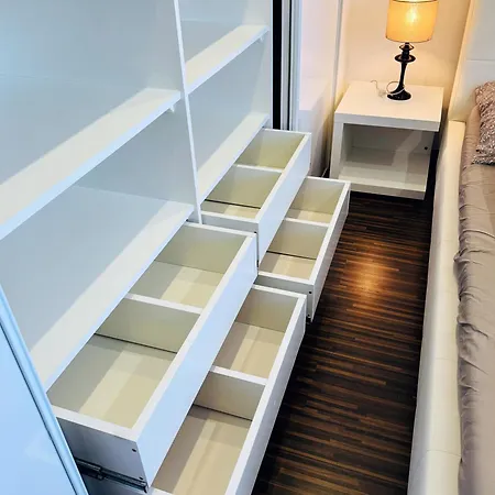 Moderny 2-spalnovy Twins White S Balkonom