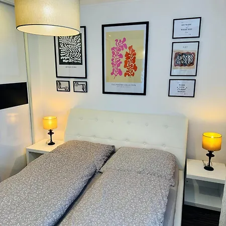 Moderny 2-spalnovy Twins White S Balkonom Apartmán