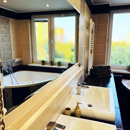 Moderny 2-spalnovy Twins White S Balkonom Apartmán *