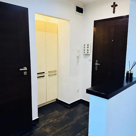 Moderny 2-spalnovy Twins White S Balkonom Apartmán *