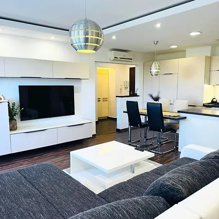 Apartment Moderny 2-spalnovy Twins White S Balkonom Michalovce