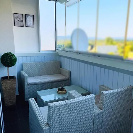 Moderny 2-spalnovy Twins White S Balkonom Apartment