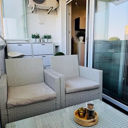 Moderny 2-spalnovy Twins White S Balkonom Apartmán Michalovce