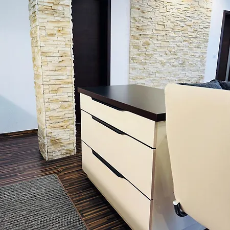 Moderny 2-spalnovy Twins White S Balkonom