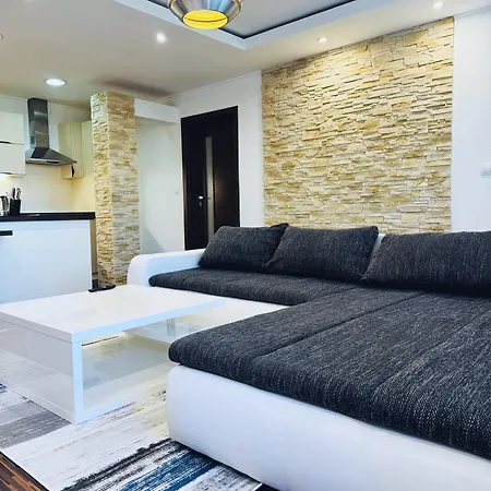 Moderny 2-spalnovy Twins White S Balkonom Michalovce