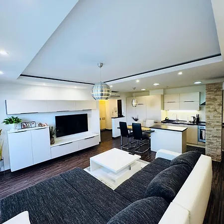 Moderny 2-spalnovy Twins White S Balkonom Apartment