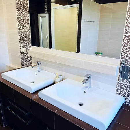 Moderny 2-spalnovy Twins White S Balkonom * Michalovce